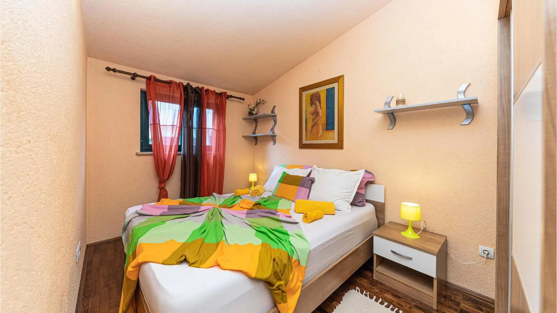 2 Bedroom Lovely Apartment In Mastrinka