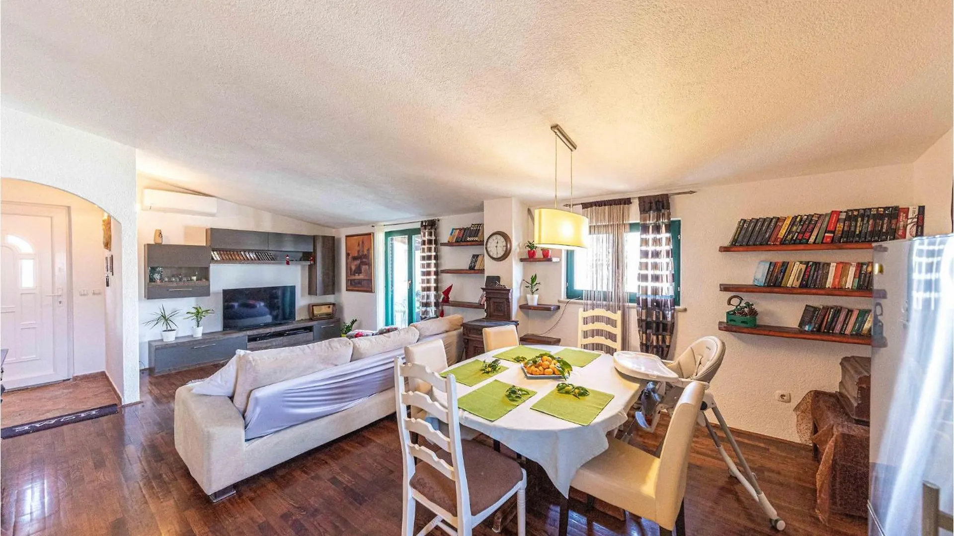 2 Bedroom Lovely Apartment In Mastrinka Croatia