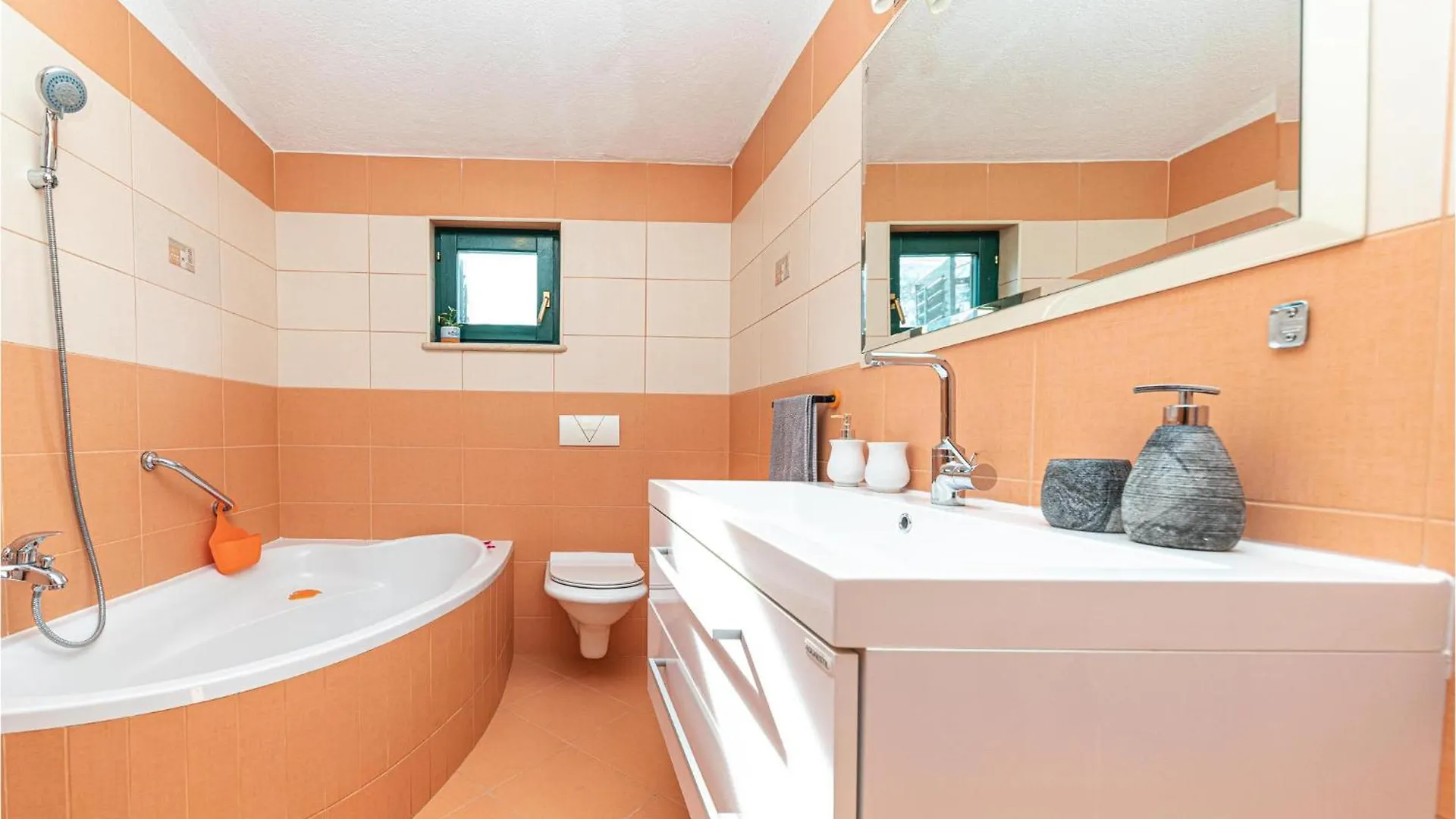 2 Bedroom Lovely Apartment In Mastrinka 0*, Trogir