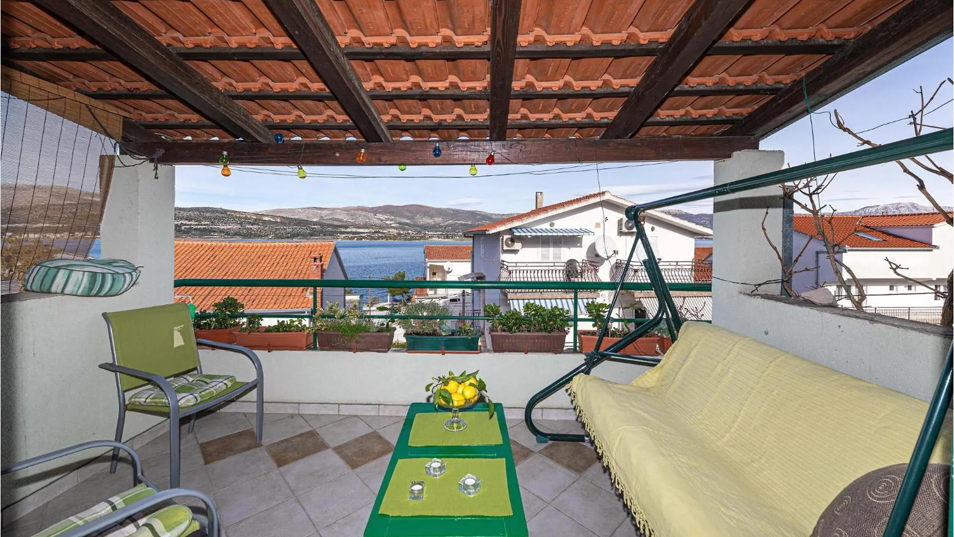2 Bedroom Lovely Apartment In Mastrinka Trogir